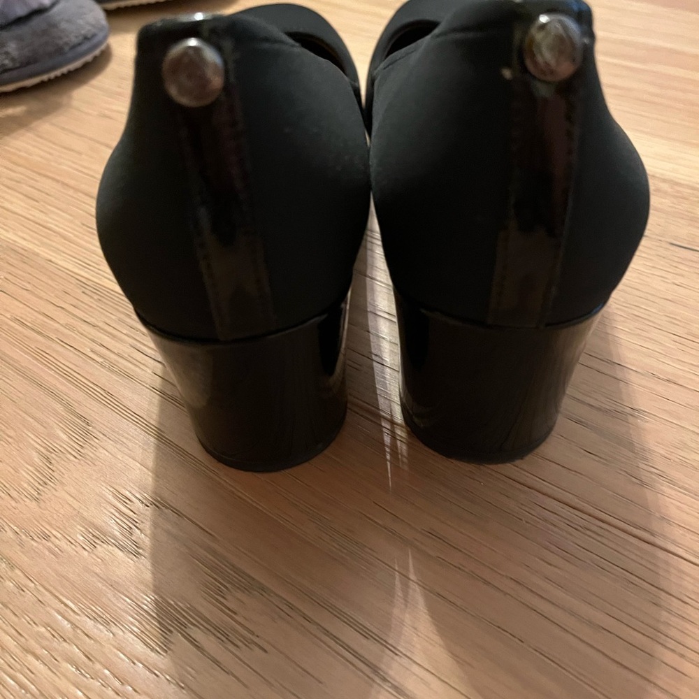 Donald J. Pliner Black Heeled Pumps - Picture 3 of 5